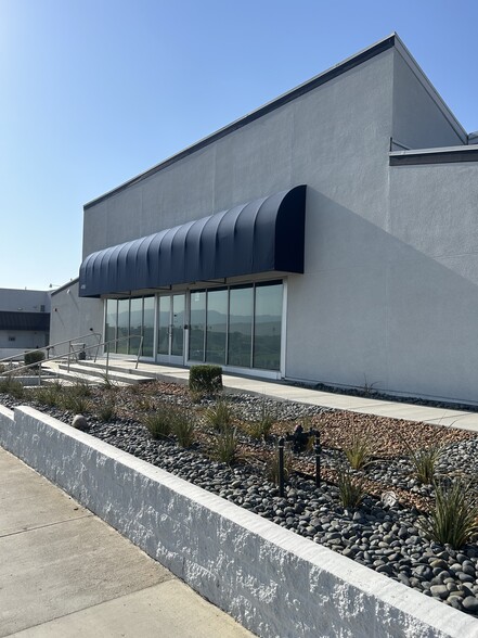 4765 E Ramon Rd, Palm Springs, CA à louer - Photo de l’immeuble – Image 3 sur 12