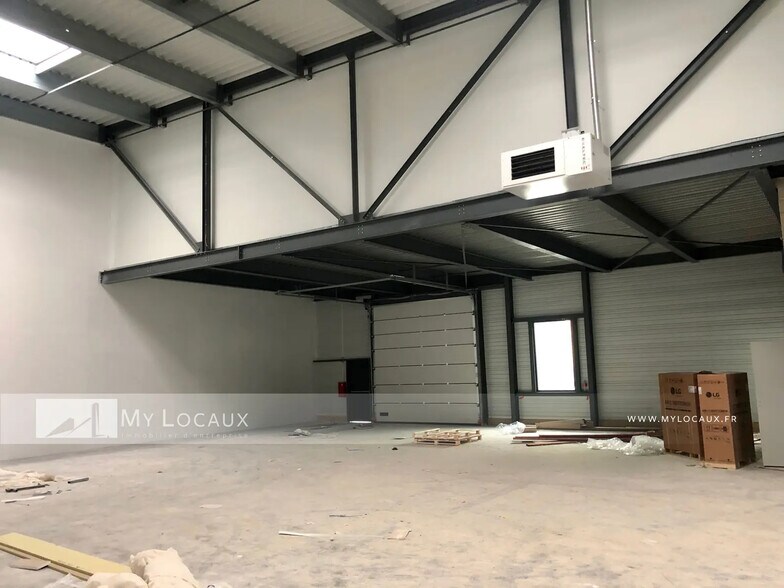 Local d’activités dans Villeneuve-la-Garenne à louer - Photo intérieure – Image 3 sur 4