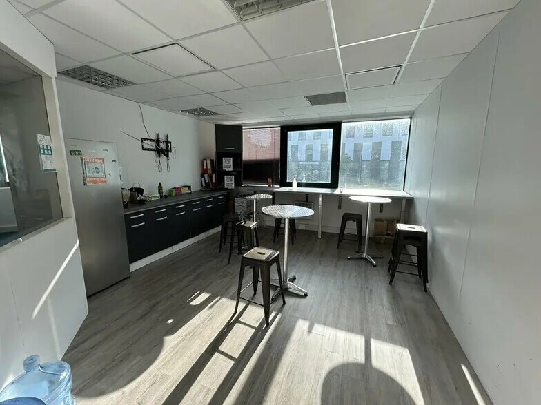 Bureau dans Bordeaux à louer - Photo de l’immeuble – Image 3 sur 8