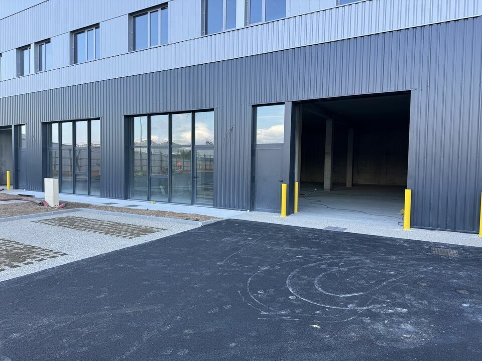 Industriel/Logistique dans Valence à louer Photo de l’immeuble– Image 1 sur 5