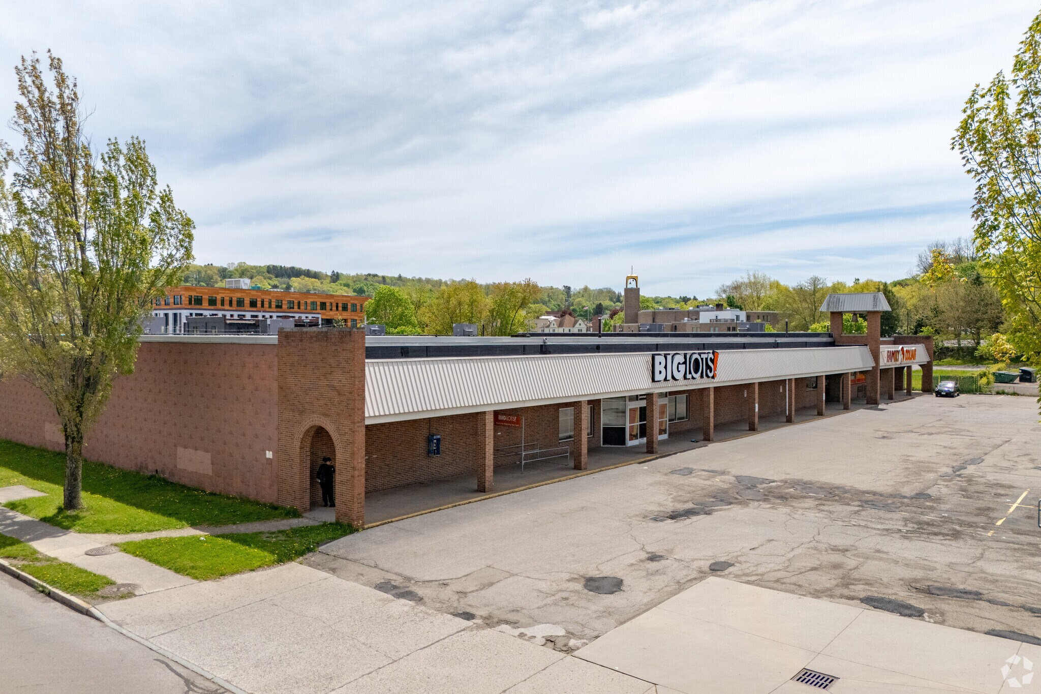 21-41 S Main St, Jamestown, NY à louer Photo principale– Image 1 sur 11