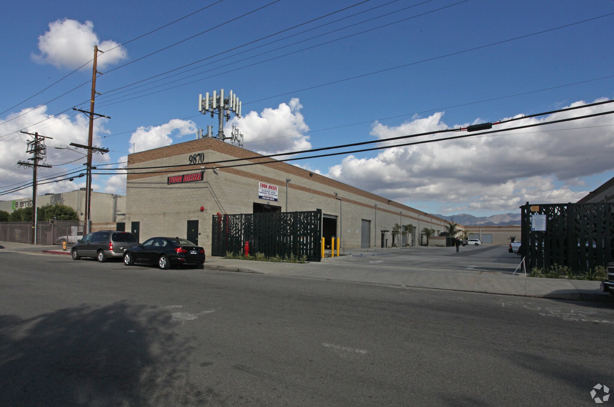 9870 San Fernando Rd, Pacoima, CA à louer Photo principale– Image 1 sur 4