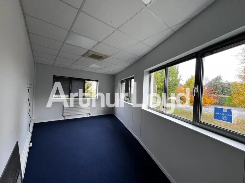 Bureau dans Saint-Contest à vendre - Photo de l’immeuble – Image 2 sur 6