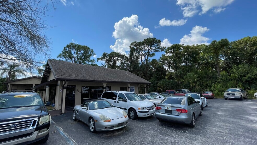 627 PONDELLA -1, North Fort Myers, FL à vendre - Photo de l’immeuble – Image 3 sur 13