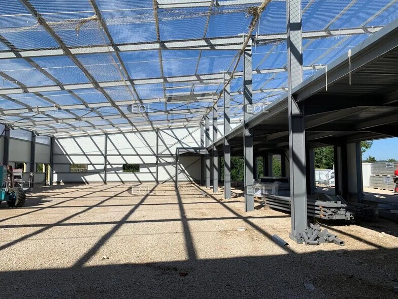 Local d’activités dans Taillades à louer - Photo de l’immeuble – Image 2 sur 7