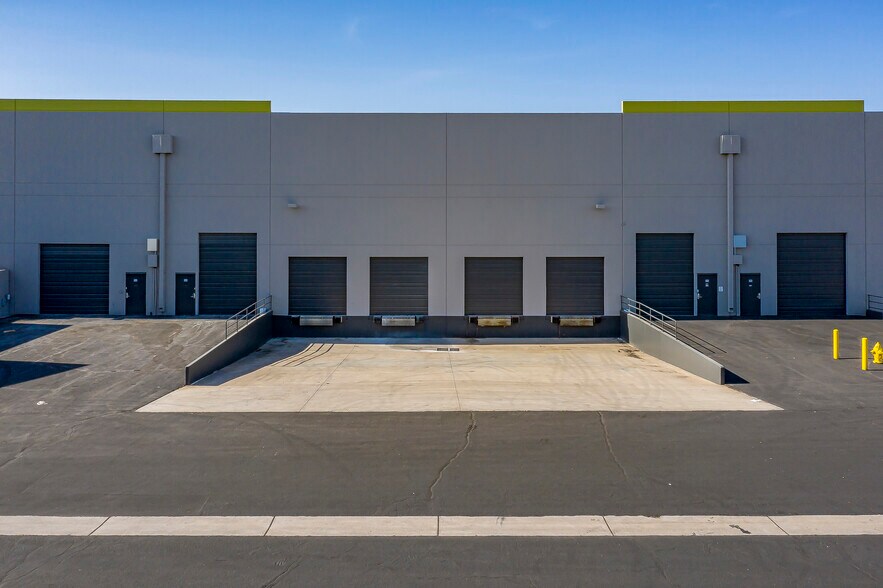8350 S Kyrene Rd, Tempe, AZ à louer - Photo de l’immeuble – Image 3 sur 5