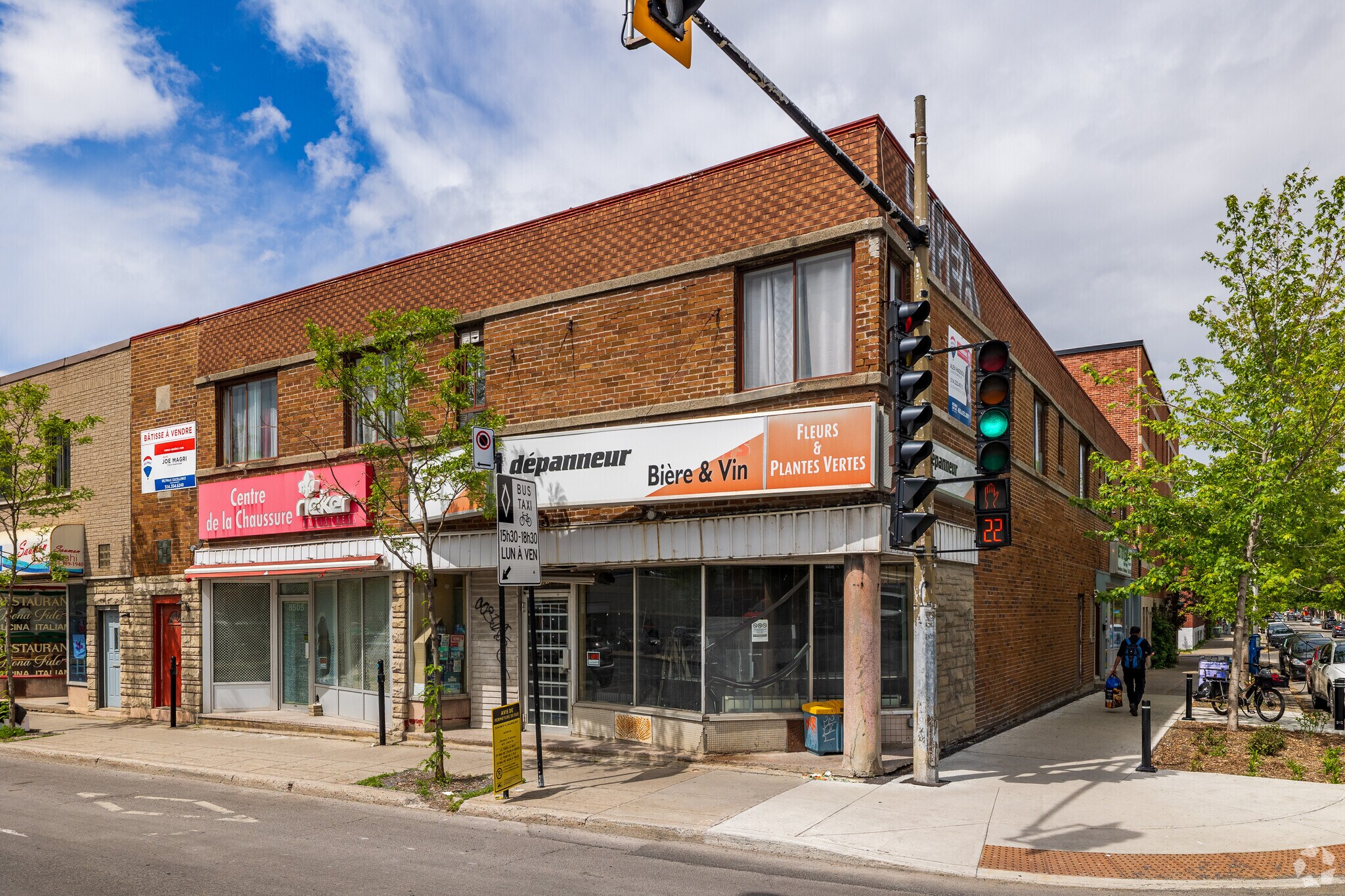 8501-8515 Boul Saint-Laurent, Montréal, QC à vendre Photo principale– Image 1 sur 15