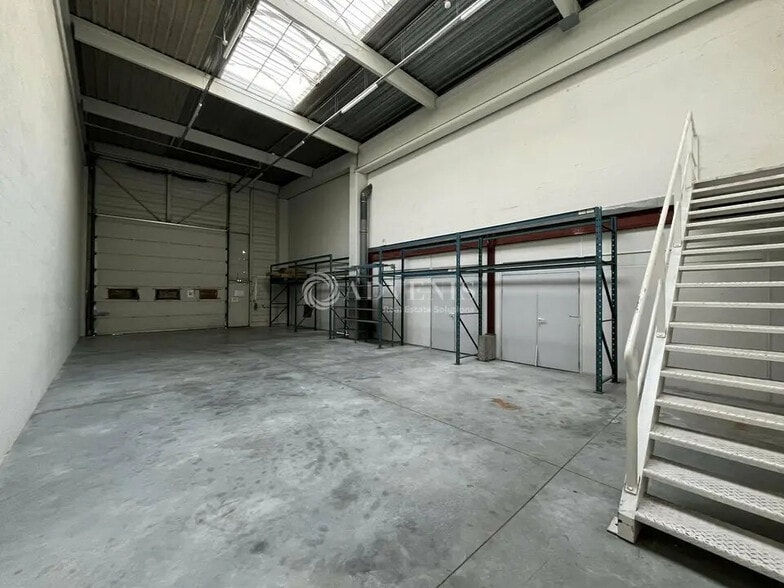 Local d’activités dans Le Mesnil-Amelot à louer - Photo de l’immeuble – Image 3 sur 11