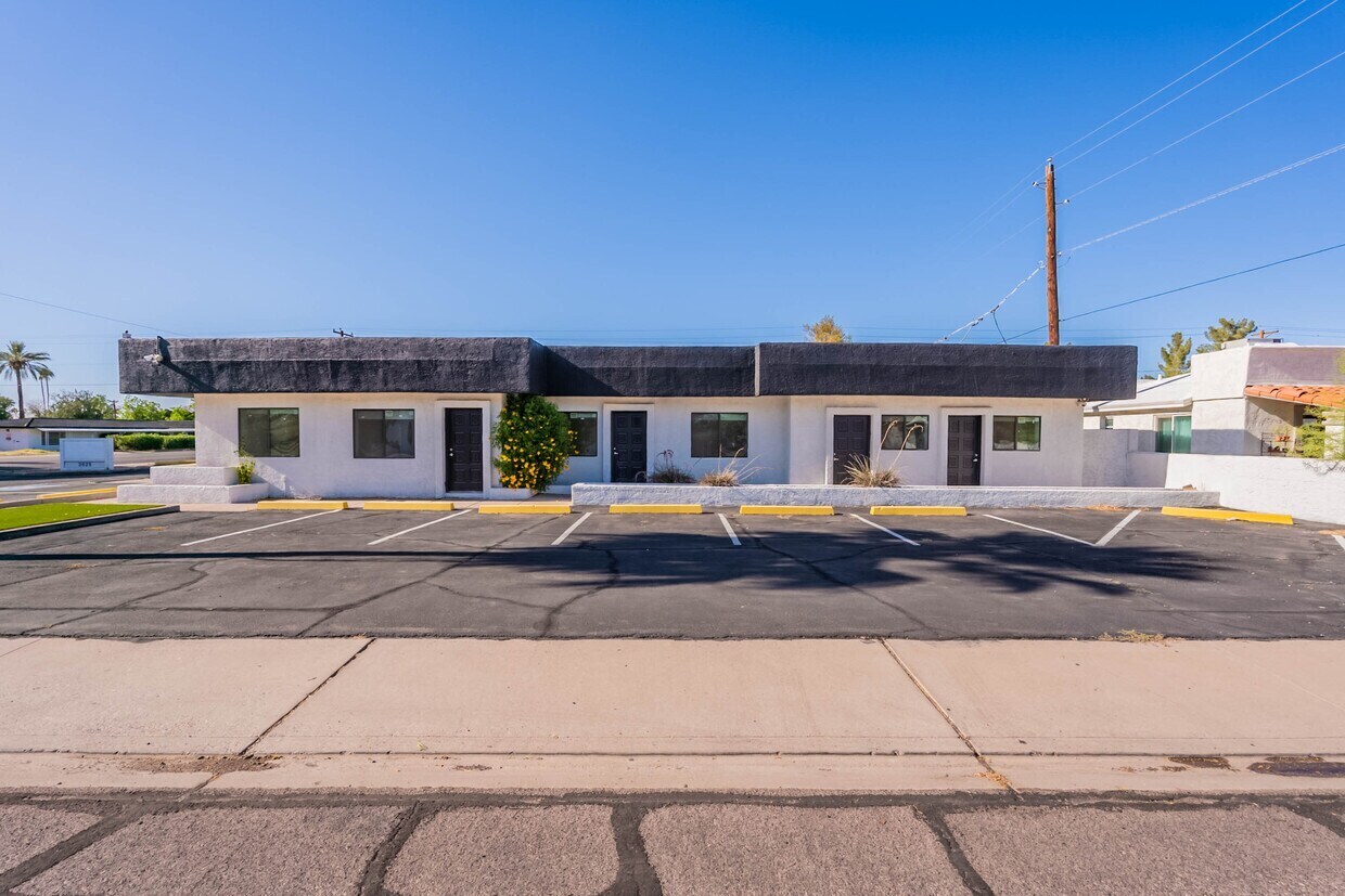 3825 N 24th St, Phoenix, AZ à louer Photo de l’immeuble– Image 1 sur 6