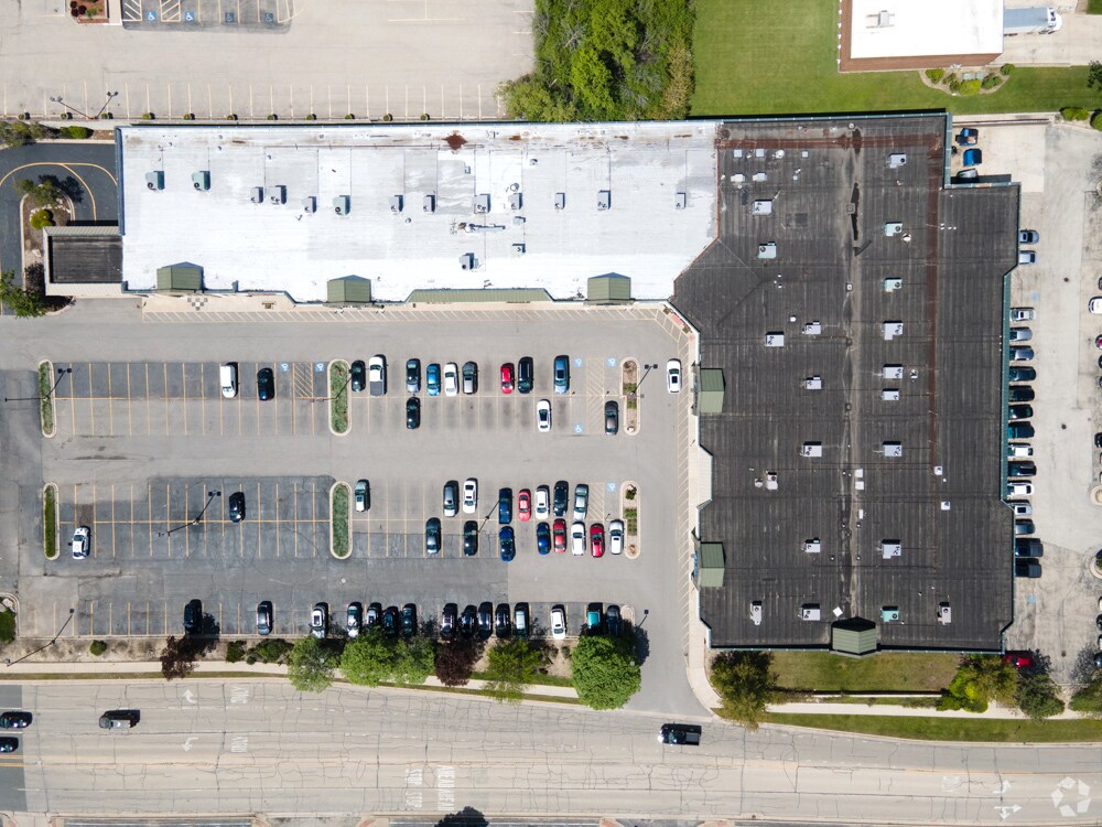 810-900 75th St, Willowbrook, IL à louer Photo principale– Image 1 sur 4