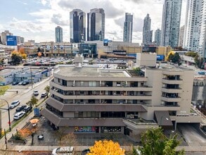 6125 Sussex Ave, Burnaby, BC à louer Photo de l’immeuble– Image 2 sur 4