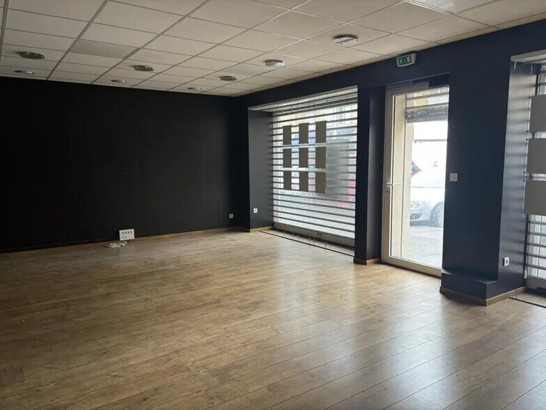 315 Avenue Du 15eme Corps, Toulon à louer - Photo de l’immeuble – Image 3 sur 6
