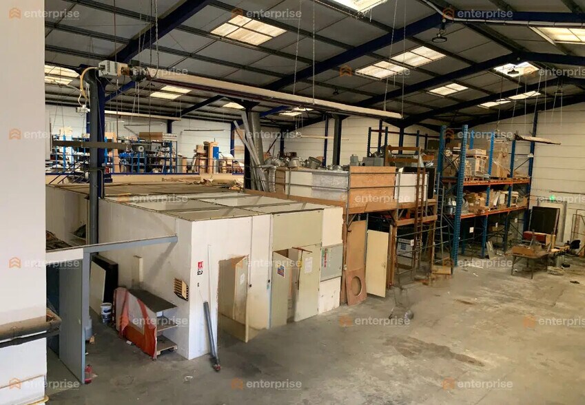 Local d'activités dans Avelin à vendre - Photo de l’immeuble – Image 3 sur 10