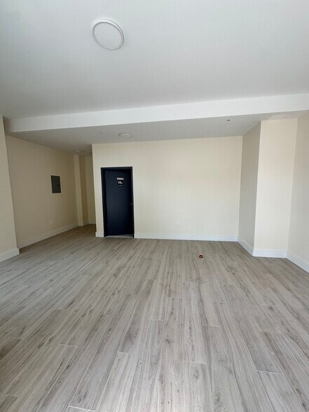 169-13 90th Ave, Jamaica, NY à louer - Photo de l’immeuble – Image 1 sur 7