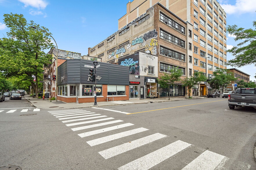 71-81 Av Du Mont-Royal O, Montréal, QC à louer - Photo de l’immeuble – Image 3 sur 32