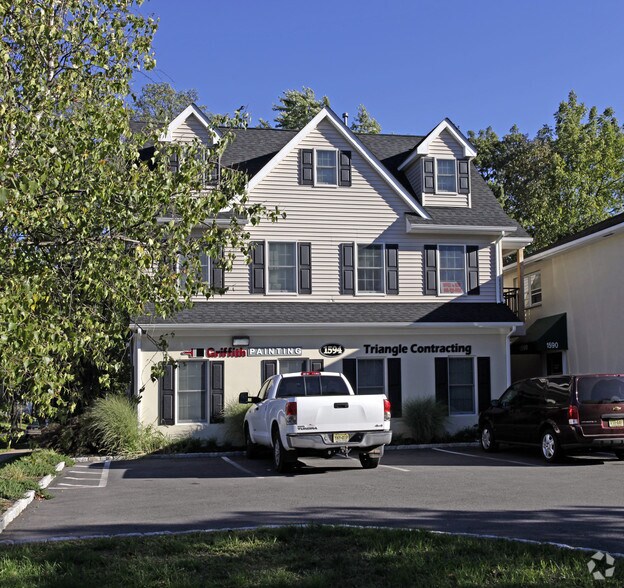 East Second Street Office Sale portefeuille de 2 biens à vendre sur LoopNet.fr - Photo de l’immeuble – Image 1 sur 7