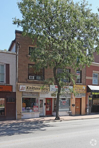 10117-10119 Yonge St, Richmond Hill, ON à vendre - Photo de l’immeuble – Image 2 sur 4