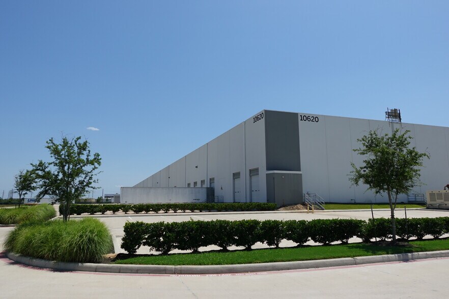10700 Telge Rd, Houston, TX à louer - Photo principale – Image 1 sur 15
