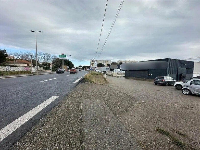 Industriel/Logistique dans Port-de-Bouc à vendre - Photo de l’immeuble – Image 1 sur 12