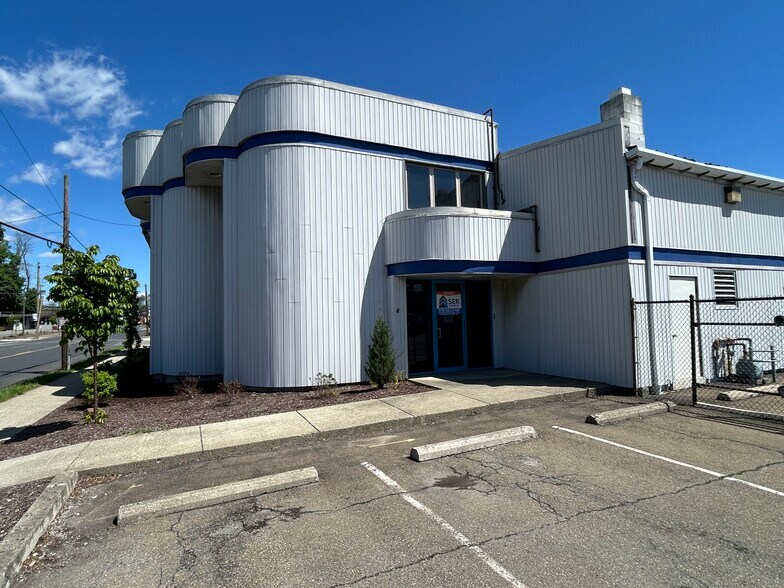 320 N Courtland St, East Stroudsburg, PA à louer - Photo de l’immeuble – Image 1 sur 15