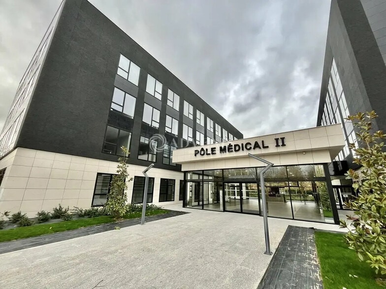 Bureau dans Lieusaint à louer - Photo de l’immeuble – Image 2 sur 2