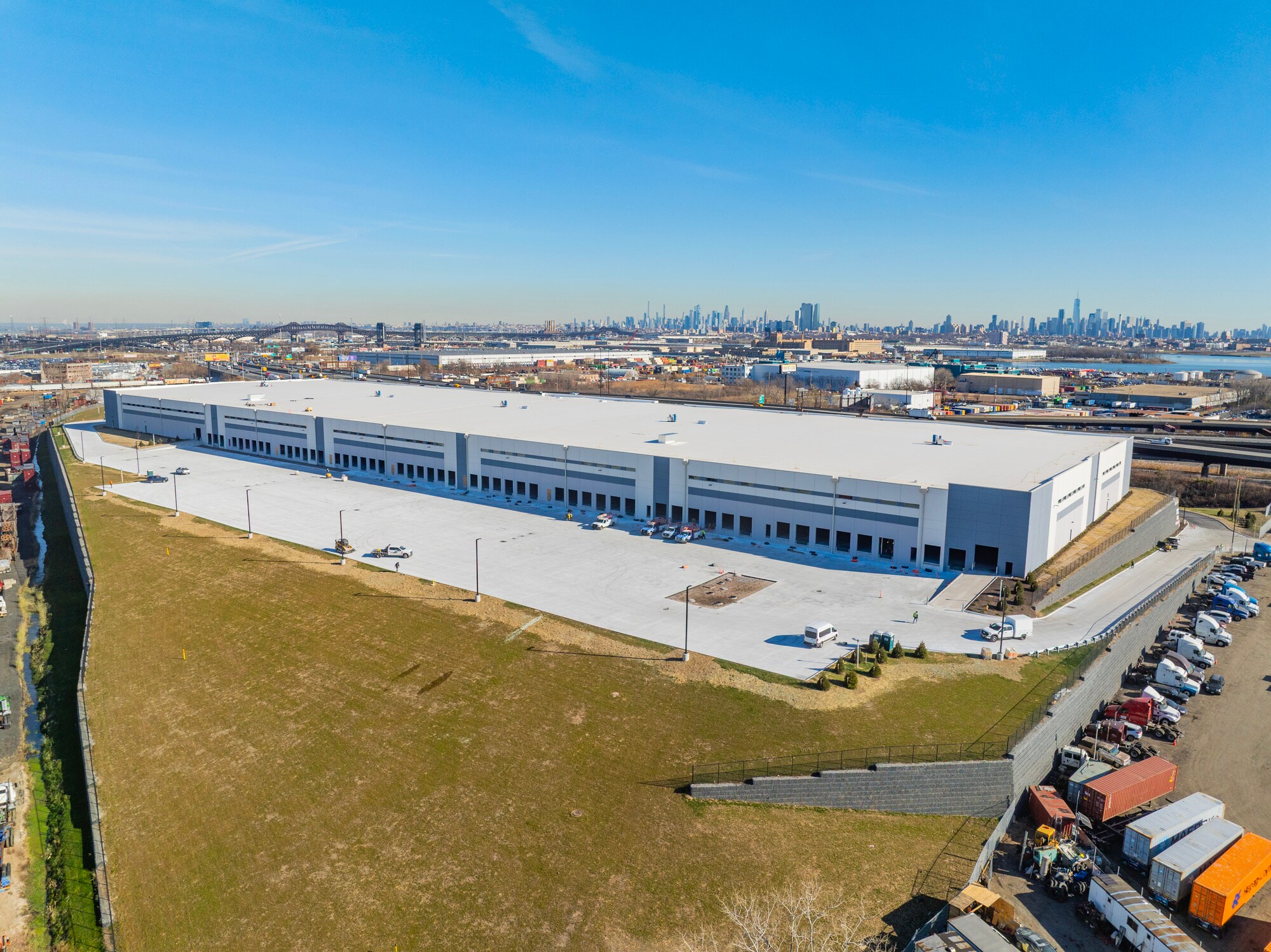 105-161 Hyatt Ave, Newark, NJ à louer Photo principale– Image 1 sur 17