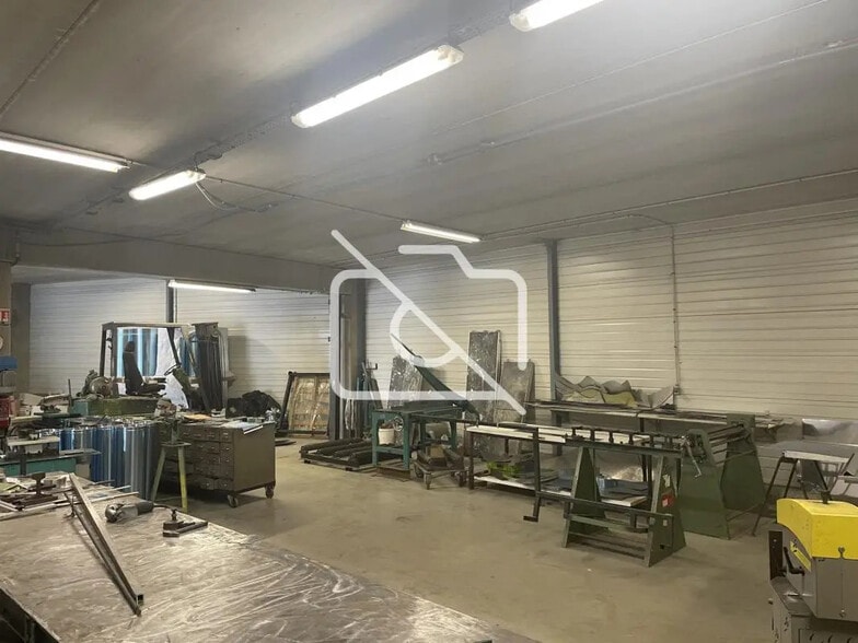 Industriel/Logistique dans Stains à vendre - Photo de l’immeuble – Image 1 sur 10