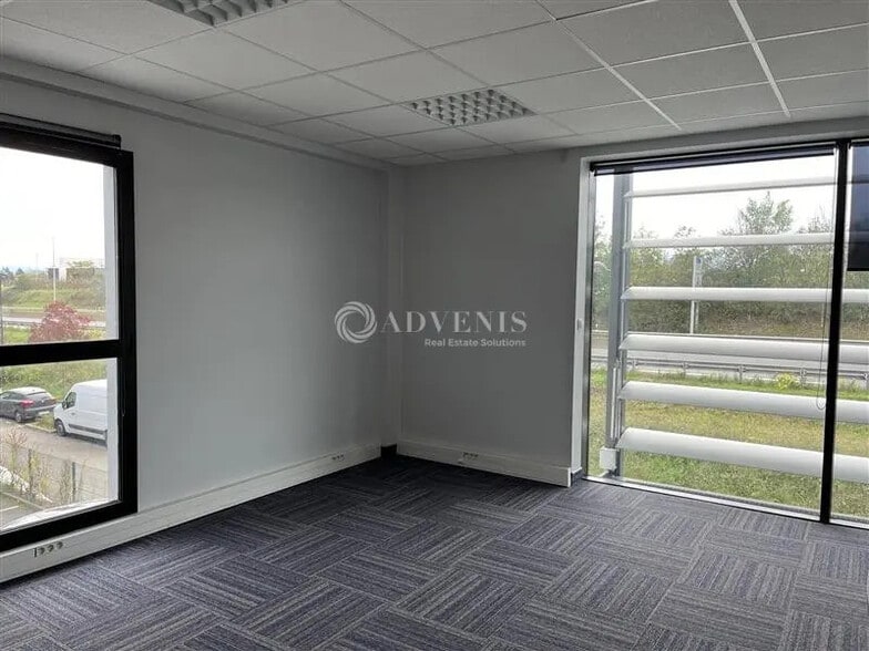 Bureau dans Brignais à louer - Photo de l’immeuble – Image 3 sur 9