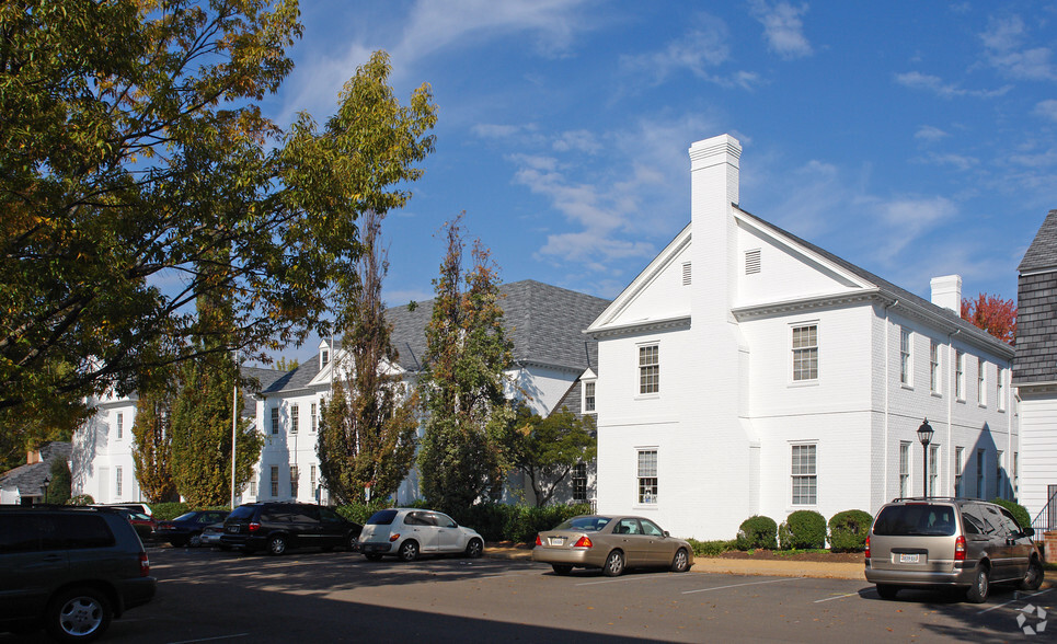 5008 Monument Ave, Richmond, VA à louer - Photo de l’immeuble – Image 3 sur 4