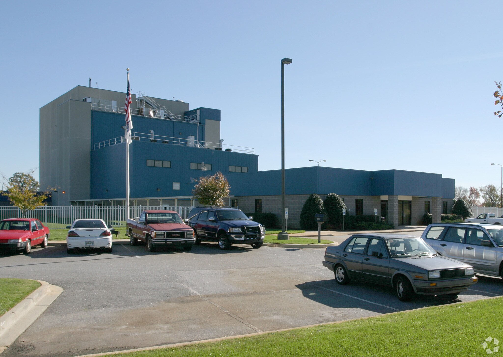 Three building industrial park portefeuille de 3 biens à vendre sur LoopNet.fr Photo principale– Image 1 sur 4