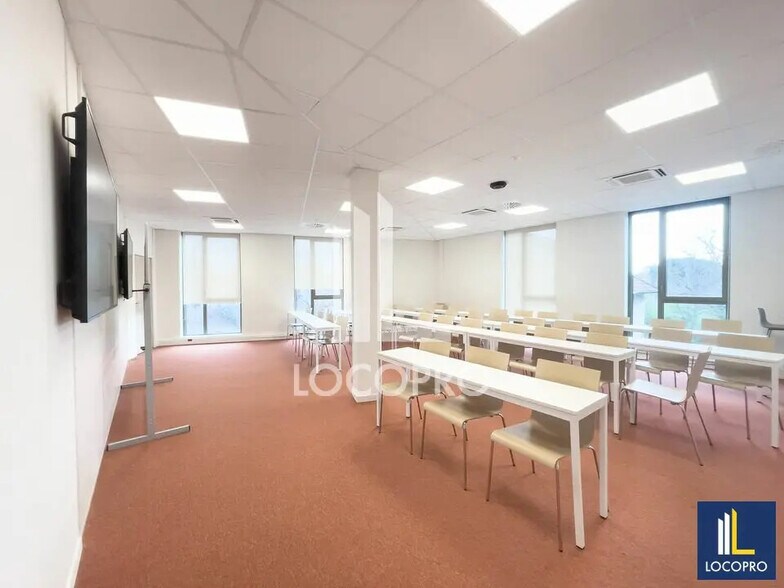 Bureau dans Aix-en-Provence à louer - Photo de l’immeuble – Image 2 sur 14