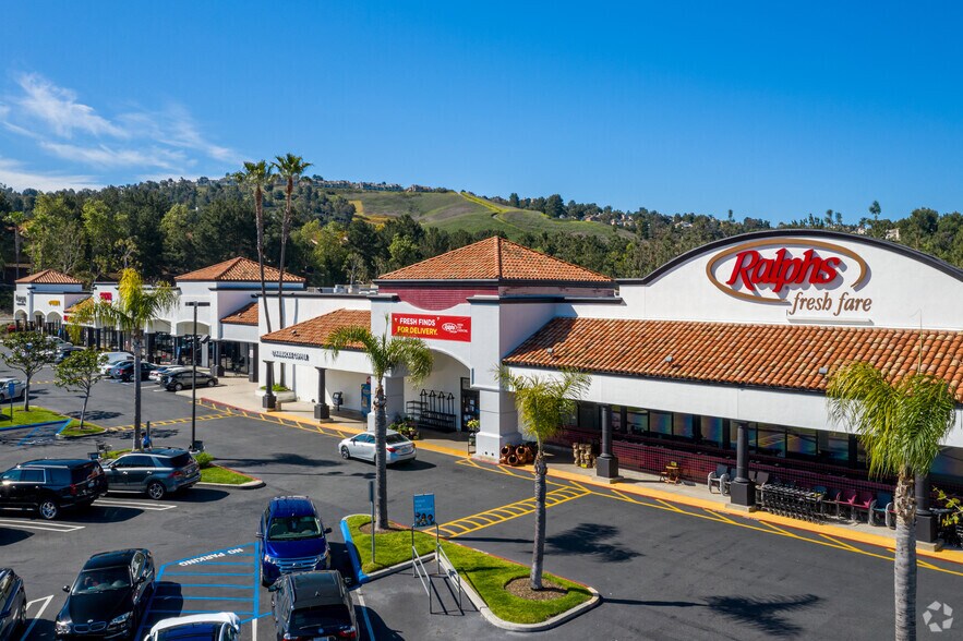 711-791 S Weir Canyon Rd, Anaheim Hills, CA à louer - Photo de l’immeuble – Image 1 sur 16
