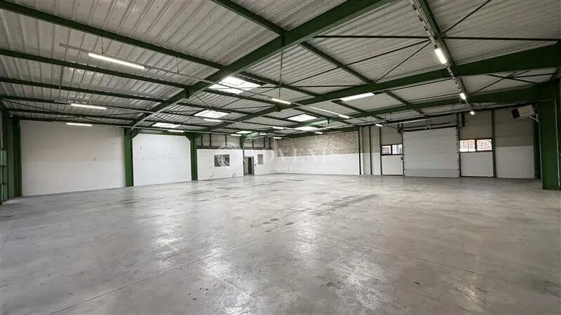 Local d’activités dans Saint-Thibault-des-Vignes à louer - Photo de l’immeuble – Image 3 sur 8