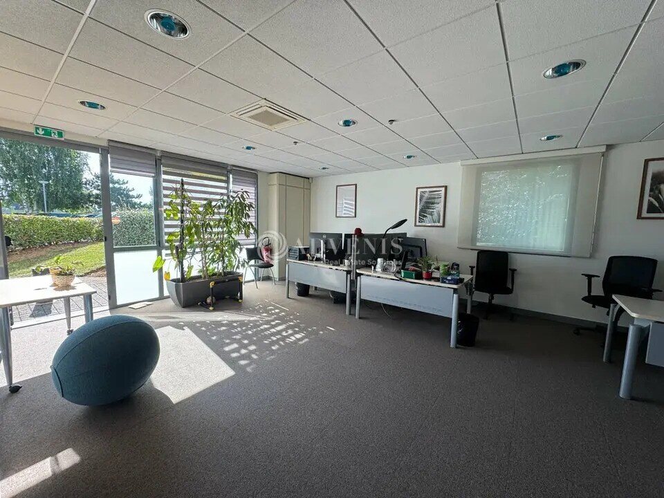 Bureau dans Magny-le-Hongre à louer Photo de l’immeuble– Image 1 sur 8