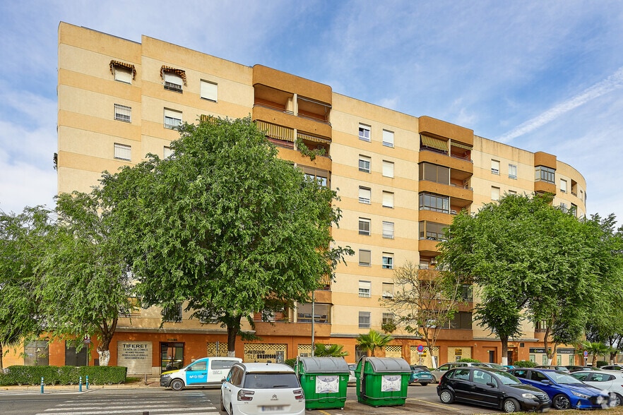 Immeuble residentiel dans Sevilla, Sevilla à vendre - Photo de l’immeuble – Image 2 sur 3