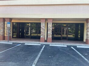 814 SW Pine Island Rd, Cape Coral, FL à louer Photo intérieure– Image 2 sur 6