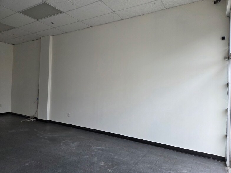 909 S Central Ave, Compton, CA à louer - Photo de l’immeuble – Image 3 sur 15