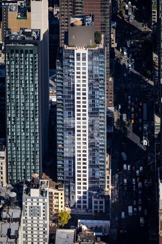 Plus de détails pour 735-753 Sixth Ave, New York, NY - Local commercial à louer
