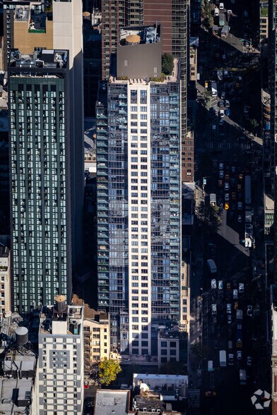 735-753 Sixth Ave, New York, NY à louer - Photo de l’immeuble – Image 1 sur 3