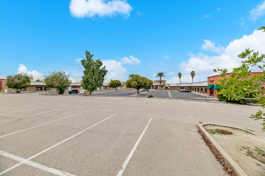 910-960 N State St, Hemet, CA à vendre - Photo de l’immeuble – Image 3 sur 11