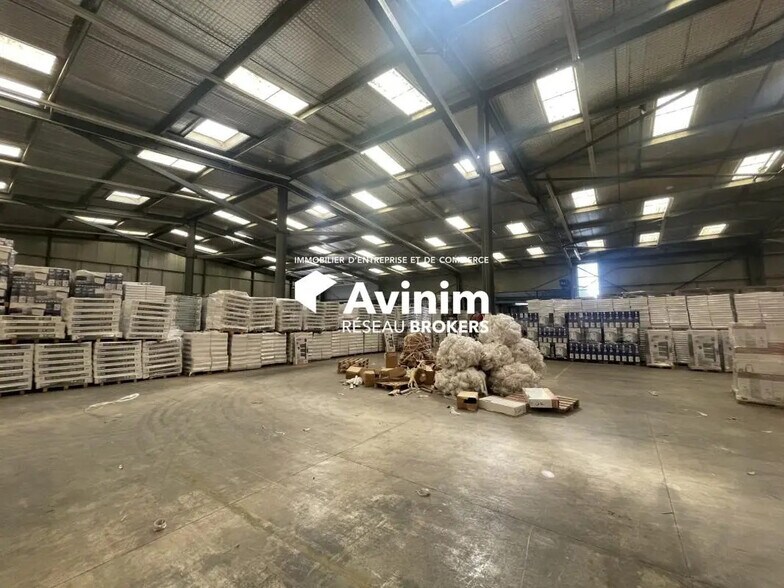 Industriel/Logistique dans Aix-en-Provence à louer - Photo de l’immeuble – Image 2 sur 11