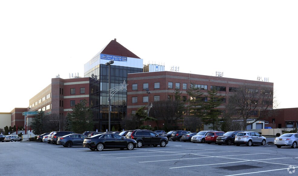 2090-2210 Bartow Ave, Bronx, NY à louer - Photo de l’immeuble – Image 3 sur 4