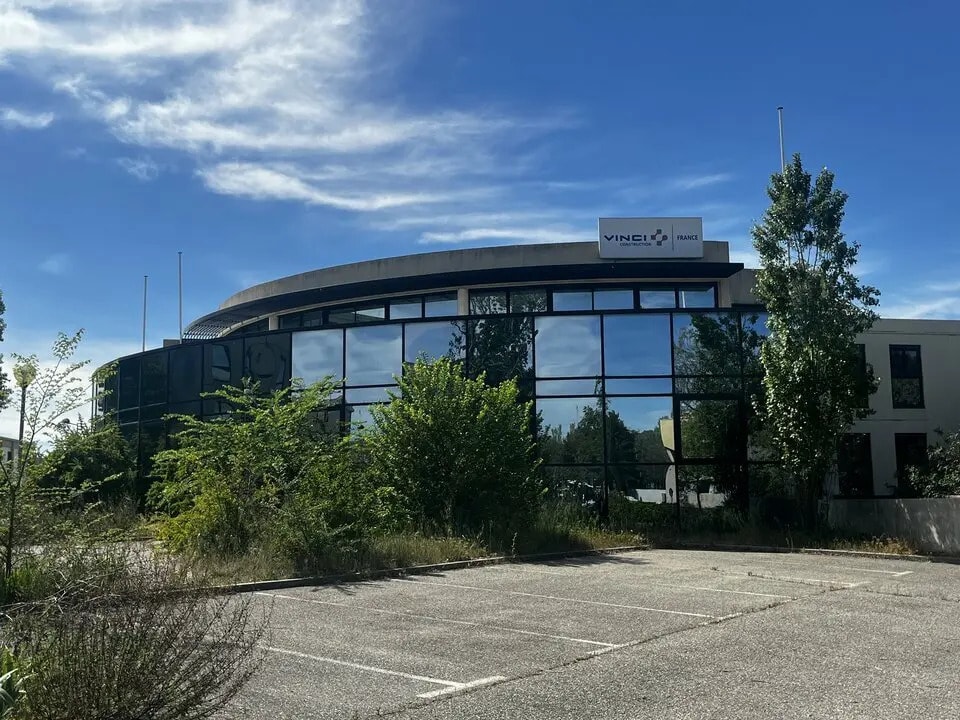 1140 Rue André Ampère, Aix-en-Provence à louer Photo de l’immeuble– Image 1 sur 2