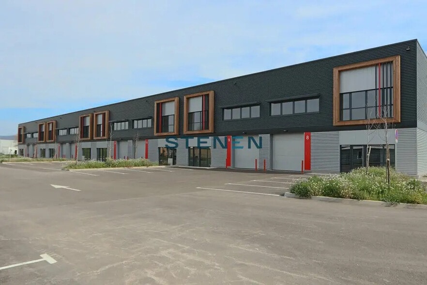 Local d’activités dans Manosque à louer - Photo de l’immeuble – Image 2 sur 5