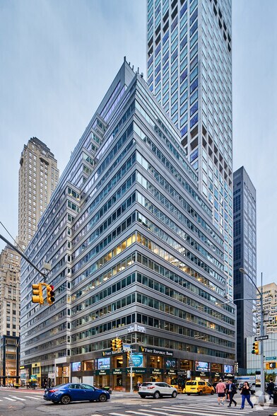 575 Madison Ave, New York, NY à louer - Photo de l’immeuble – Image 1 sur 4