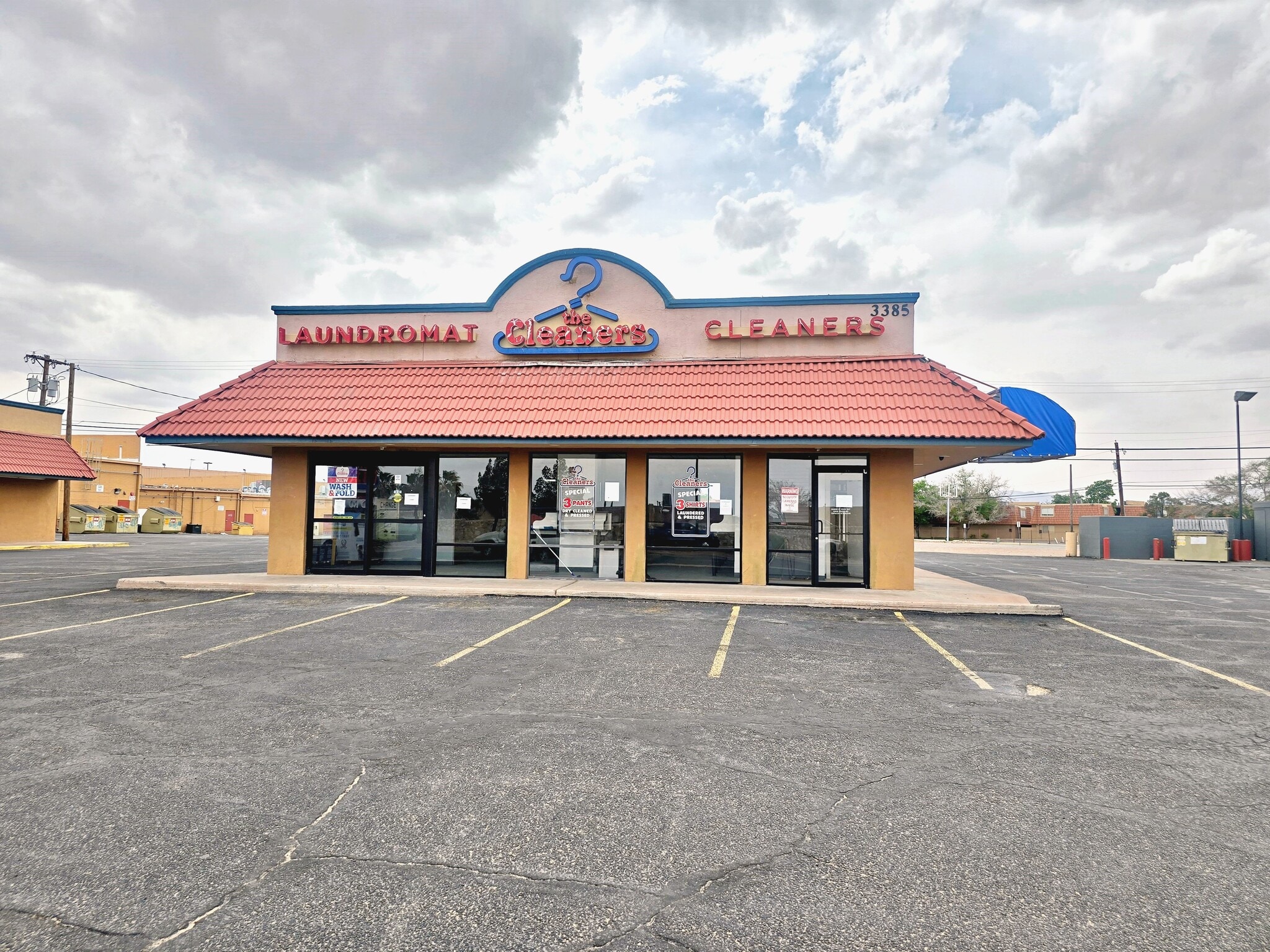 3333 Yarbrough Dr, El Paso, TX à louer Photo de l’immeuble– Image 1 sur 9