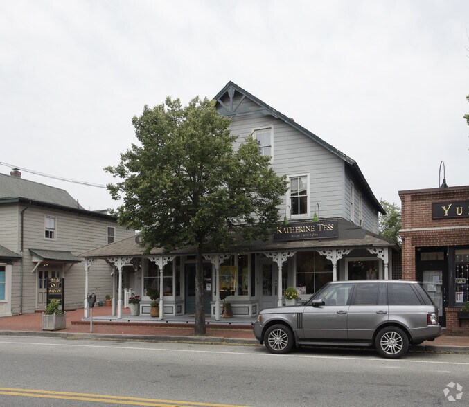 1355 Old Northern Blvd, Roslyn, NY à vendre - Photo de l’immeuble – Image 1 sur 3