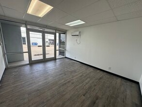 100 E Felix St, Fort Worth, TX à louer Photo intérieure– Image 1 sur 3