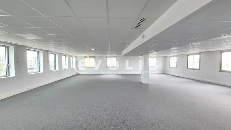 Bureau dans Ivry-sur-Seine à louer - Photo de l’immeuble – Image 2 sur 15