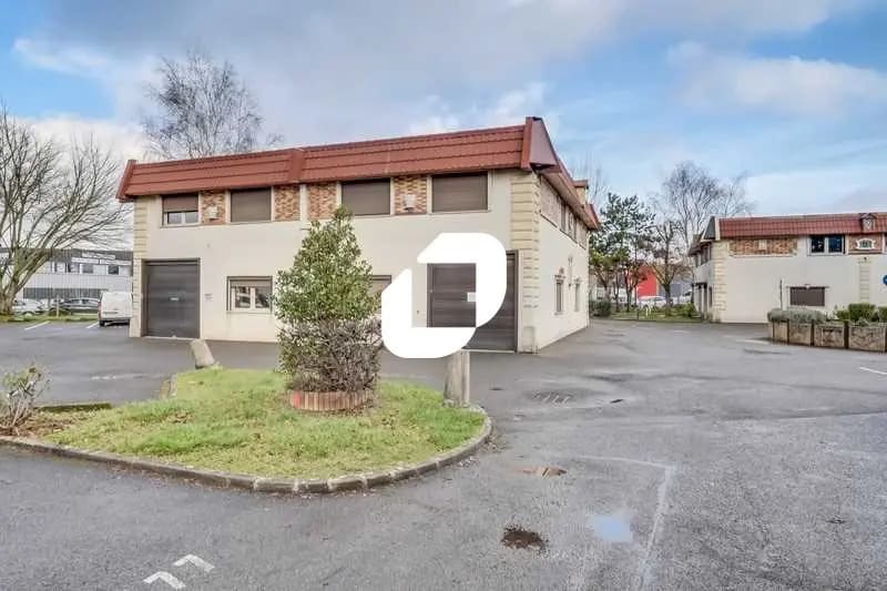 Local d’activités dans Massy à louer - Photo de l’immeuble – Image 1 sur 14